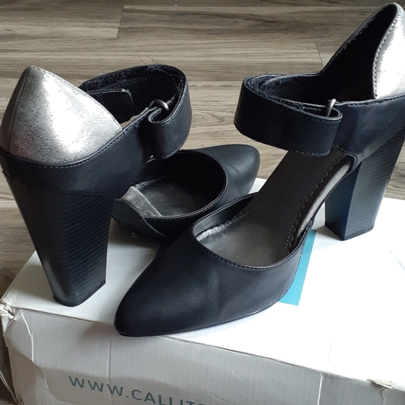 Shoes - Picture 2 of 4